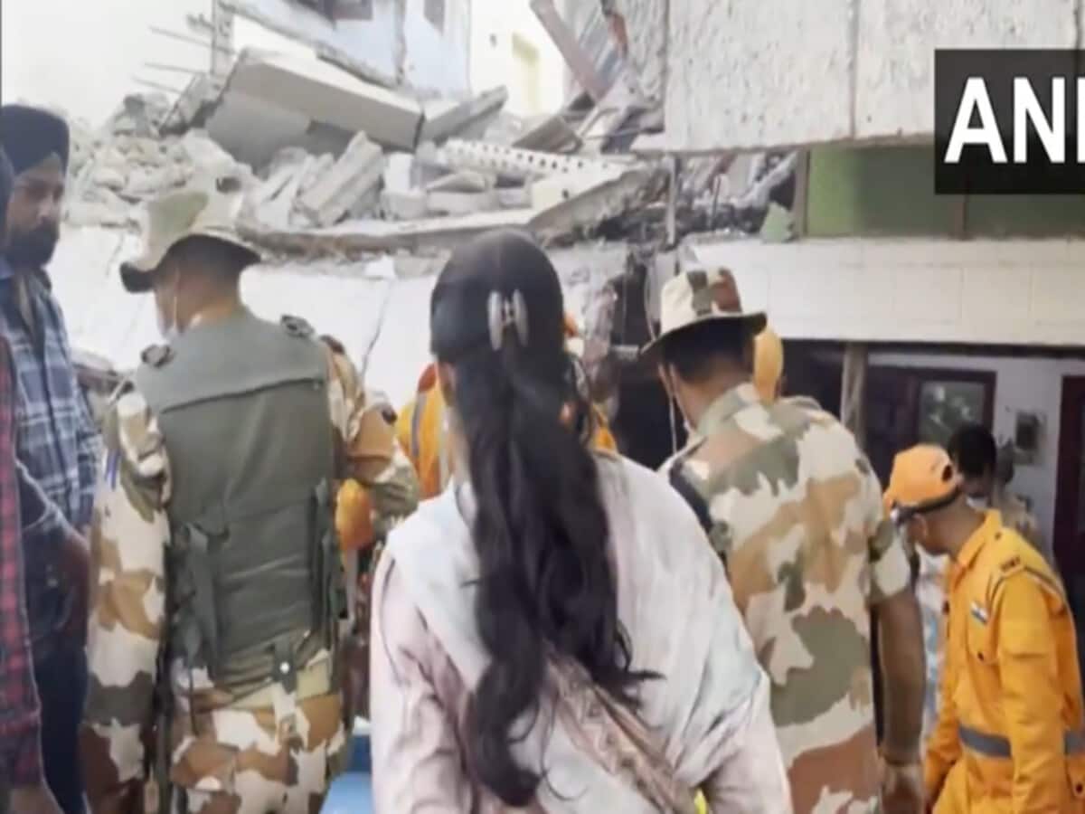 पंजाब के रूपनगर में बड़ा हादसा, लेंटर गिरने से पांच मजदूर दबे; दो की मौत पंजाब के रूपनगर में बड़ा हादसा, लेंटर गिरने से पांच मजदूर दबे; दो की मौत