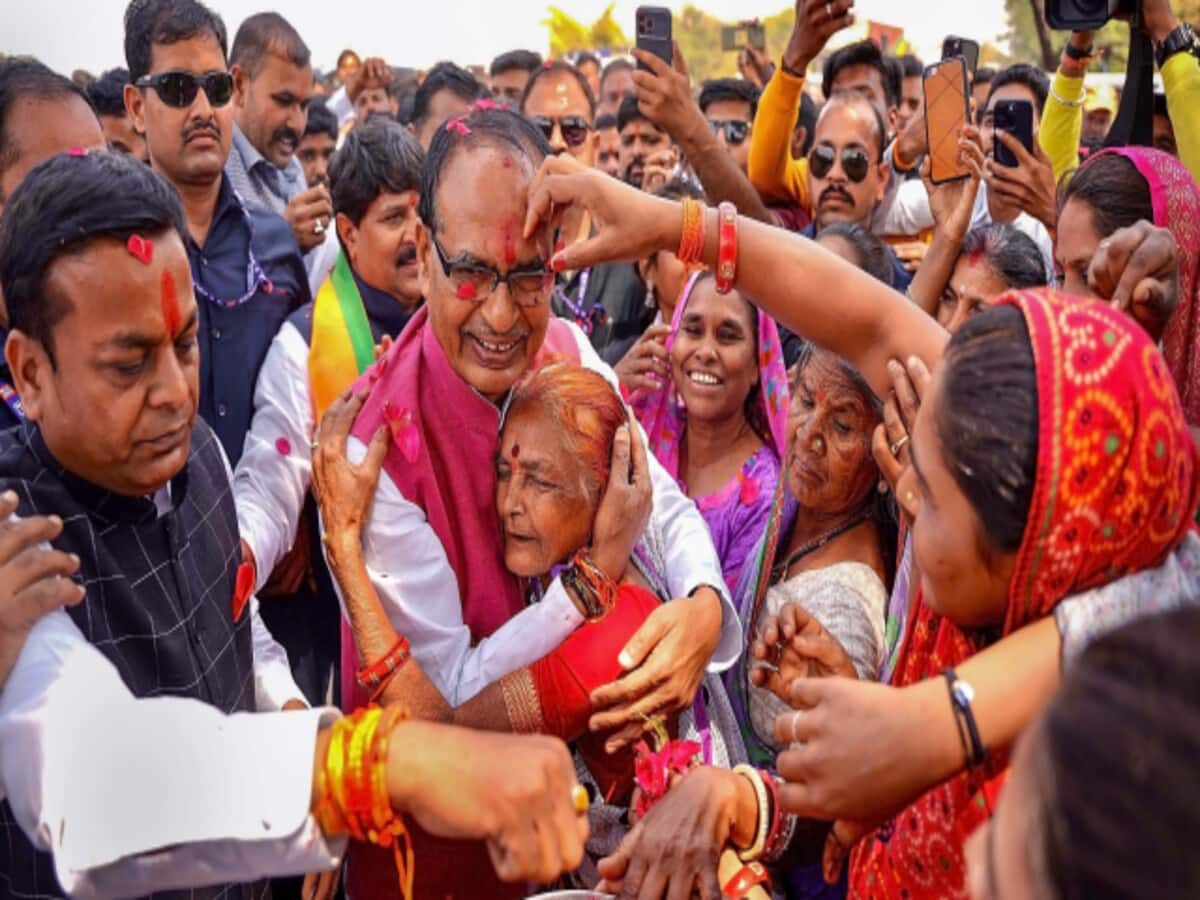 मामा अभी जिंदा है; कांग्रेस पर तंज कसते हुए बोले शिवराज सिंह चौहान मामा अभी जिंदा है; कांग्रेस पर तंज कसते हुए बोले शिवराज सिंह चौहान