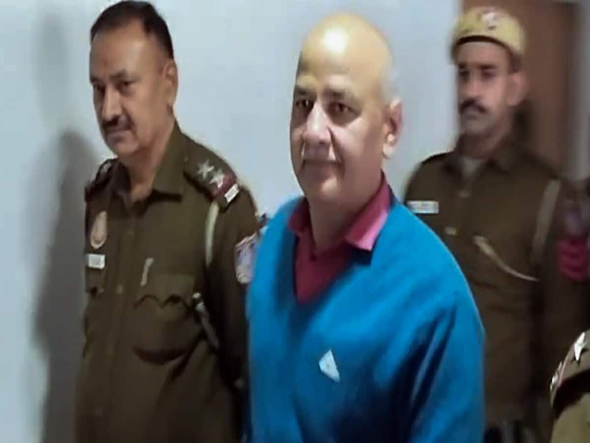'पैसे मुझ तक पहुंचे, यह साबित नहीं हो सका', शराब घोटाले में बेल के लिए सिसोदिया की दलील 'पैसे मुझ तक पहुंचे, यह साबित नहीं हो सका', शराब घोटाले में बेल के लिए सिसोदिया की दलील