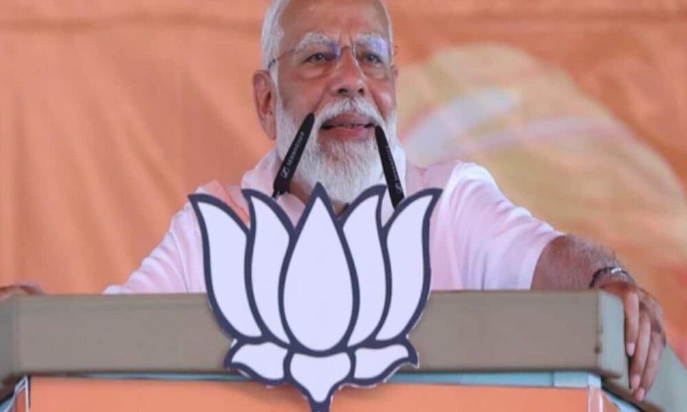 PM MODI LIVE: प्रधानमंत्री का छत्तीसगढ़ दौरा, नक्सलियों के गढ़ में गरजेंगे मोदी, गुरु के गांव में मंच तैयार