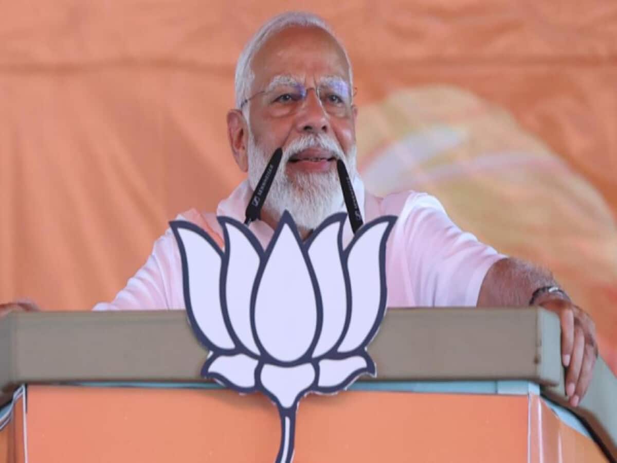 PM MODI LIVE: प्रधानमंत्री का छत्तीसगढ़ दौरा, नक्सलियों के गढ़ में गरजेंगे मोदी, गुरु के गांव में मंच तैयार PM MODI LIVE: प्रधानमंत्री का छत्तीसगढ़ दौरा, नक्सलियों के गढ़ में गरजेंगे मोदी, गुरु के गांव में मंच तैयार