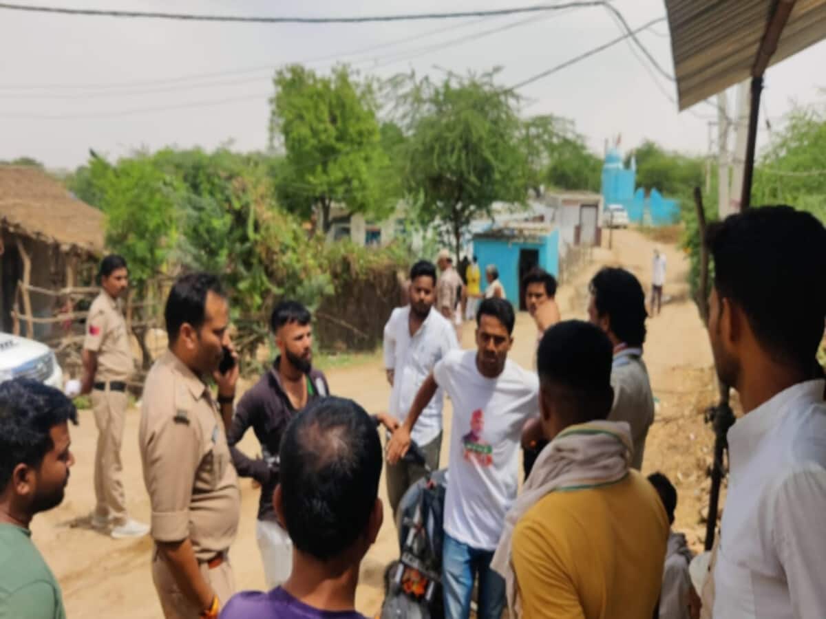 मुरैना सीट पर हिंसक हुई चुनावी जंग, कांग्रेस प्रत्याशी के समर्थकों और भाई पर चली गोलियां मुरैना सीट पर हिंसक हुई चुनावी जंग, कांग्रेस प्रत्याशी के समर्थकों और भाई पर चली गोलियां