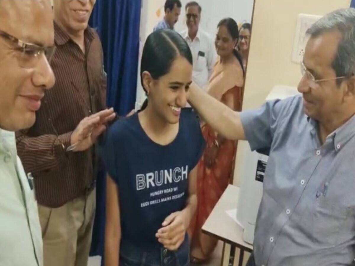 MP Board Class 10th Result: टीवी और स्मार्टफोन से दूरी, किसान की बेटी ने 10वीं में पाया 6वां स्थान MP Board Class 10th Result: टीवी और स्मार्टफोन से दूरी, किसान की बेटी ने 10वीं में पाया 6वां स्थान