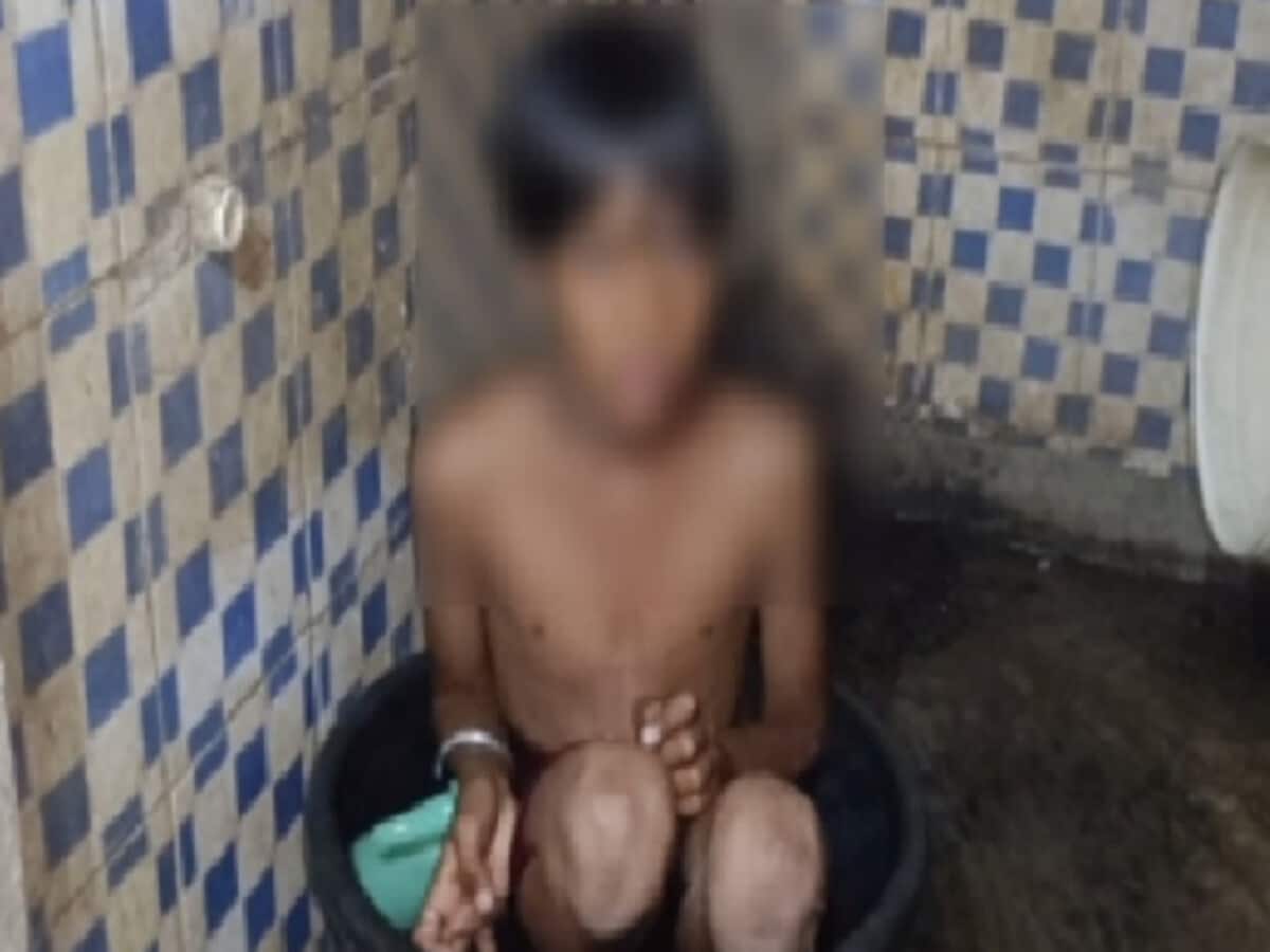 एमपी के राजगढ़ में बच्चे से हैवानियत, गुप्तांग में डाला मिर्च पाउडर, बाल आयोग शख्त एमपी के राजगढ़ में बच्चे से हैवानियत, गुप्तांग में डाला मिर्च पाउडर, बाल आयोग शख्त
