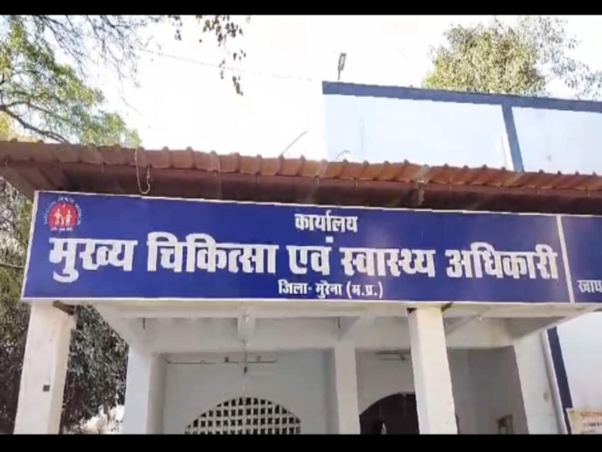 वेतन के बदले अस्पताल के अधिकारियों ने नर्सों से की ऐसी डिमांड, मामला थाने तक पहुंच गया वेतन के बदले अस्पताल के अधिकारियों ने नर्सों से की ऐसी डिमांड, मामला थाने तक पहुंच गया