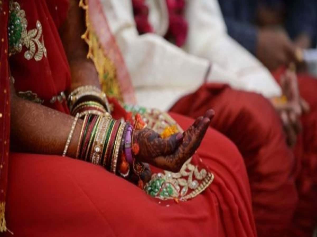 प्रेमिका से बेवफाई पड़ी महंगी, शादी से पहले ऐसा कांड, फेरे छोड़ फरार हुआ दूल्हा प्रेमिका से बेवफाई पड़ी महंगी, शादी से पहले ऐसा कांड, फेरे छोड़ फरार हुआ दूल्हा