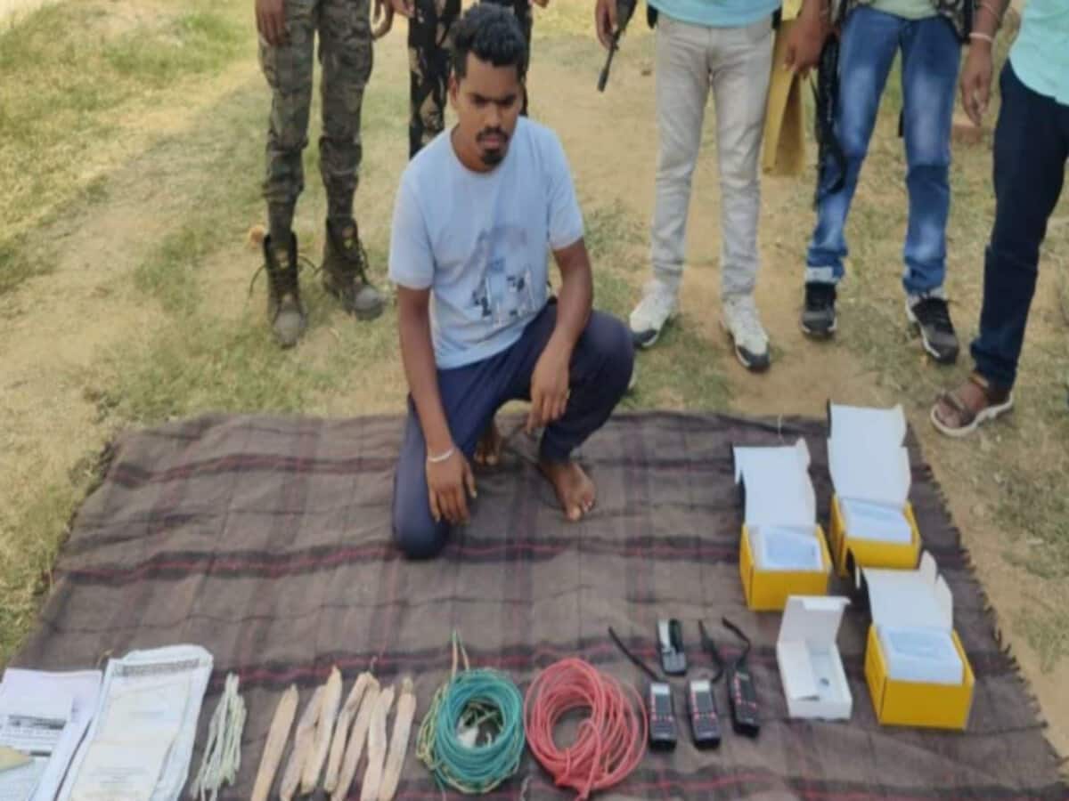 आईईडी बम बनाने का मास्टर माइंड नक्सली चढ़ा पुलिस के हत्थे, जंगल में प्लांट किया था कई बम आईईडी बम बनाने का मास्टर माइंड नक्सली चढ़ा पुलिस के हत्थे, जंगल में प्लांट किया था कई बम