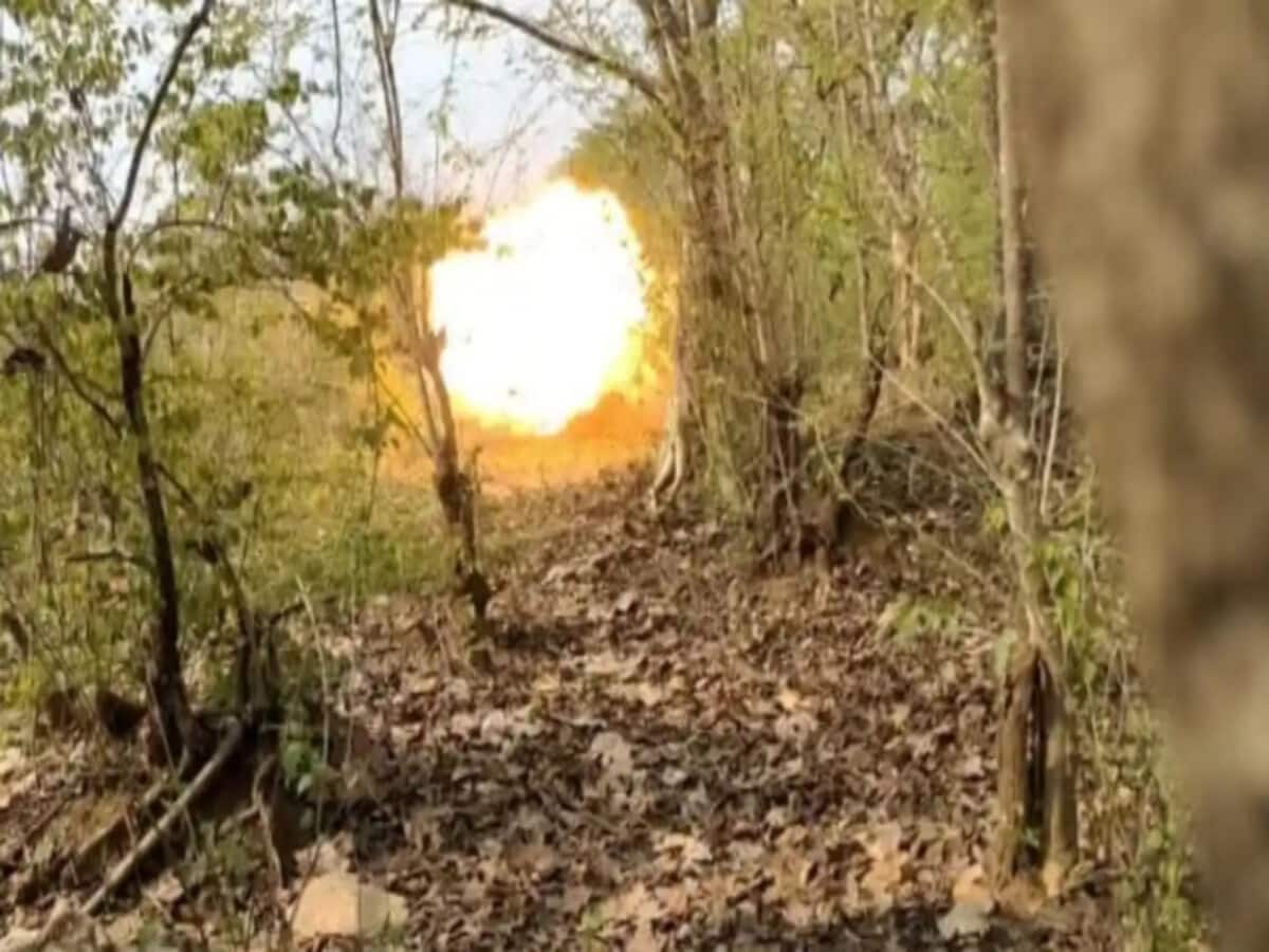 छत्तीसगढ़ के बीजापुर में IED ब्लास्ट, धमाके में 1 युवक की मौत छत्तीसगढ़ के बीजापुर में IED ब्लास्ट, धमाके में 1 युवक की मौत