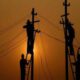 ऐसे तो अंधेरे में ही कटेगी रात! UPCL बिजली कनेक्शन देने में कर रहा परेशान