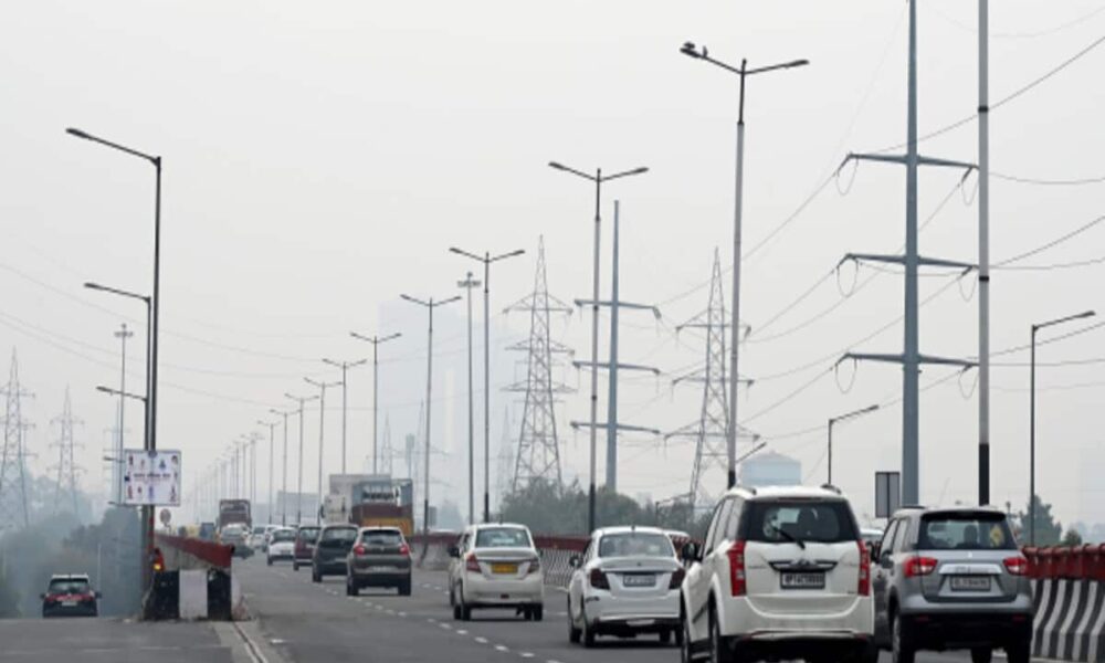 नोएडा में आज से बंद होगा एलिवेटेड रोड, 3 महीने तक चलेगा मरम्मत का काम; जाम से बचने को देखें नया रूट प्लान