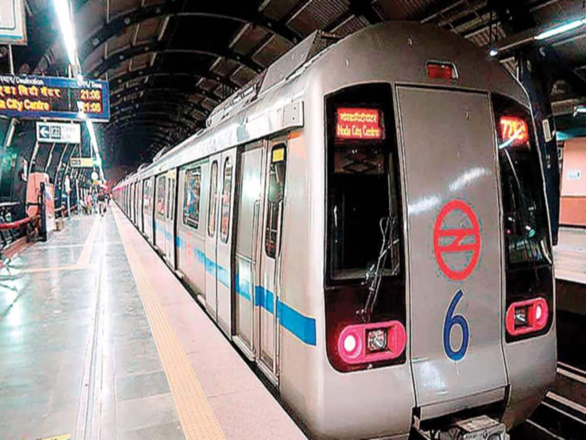 मेट्रो ट्रेन में चोरी करने वाली 5 महिलाएं गिरफ्तार, पुलिस ने बताया कैसे भटकाती थीं ध्यान