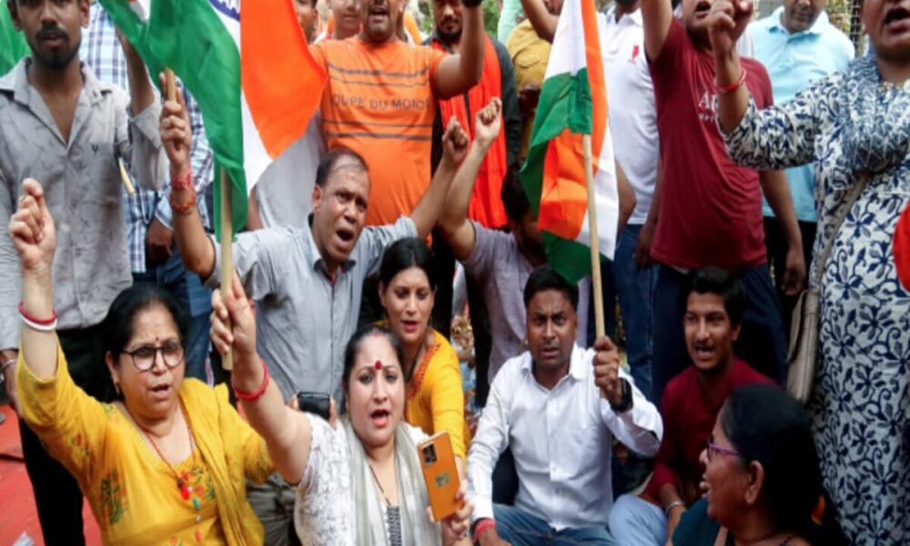 दिल्ली में 4 साल की मासूम से दरिंदगी पर उबले लोग, पांडव नगर की महापंचायत कर रखीं ये 7 मांगें