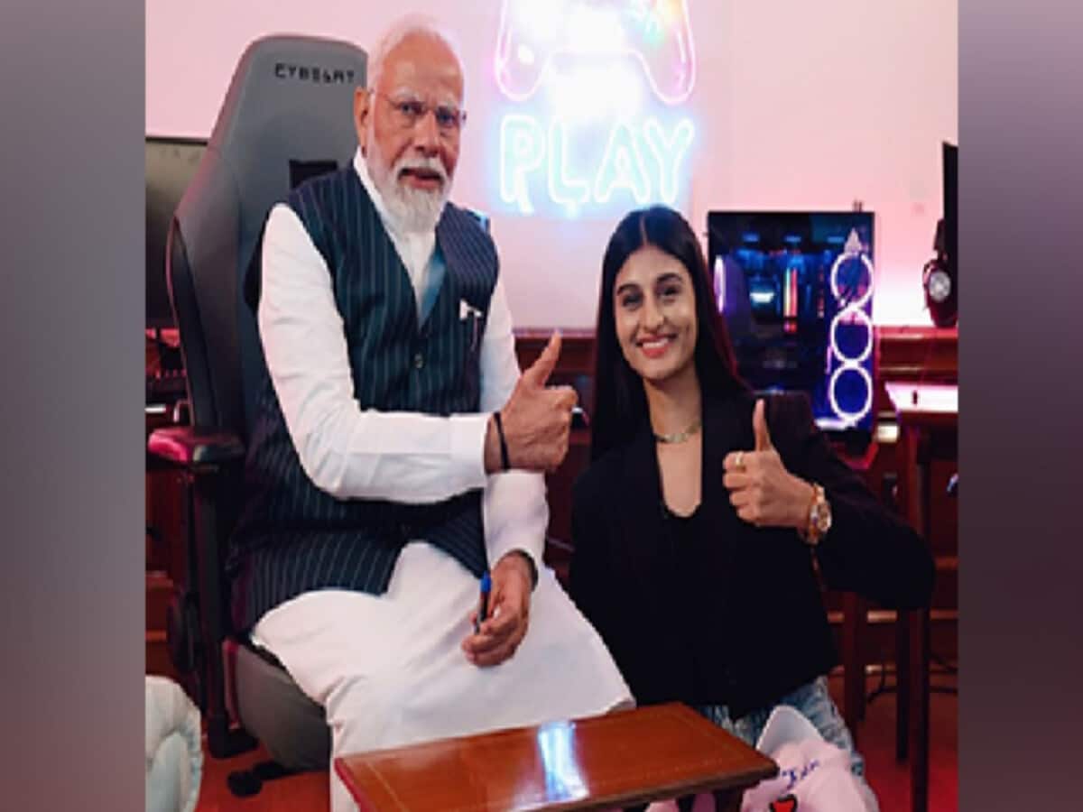 mp news 22 yr old chhindwara gamer girl payal dhare meets pm modi know her story mp news 22 yr old chhindwara gamer girl payal dhare meets pm modi know her story
