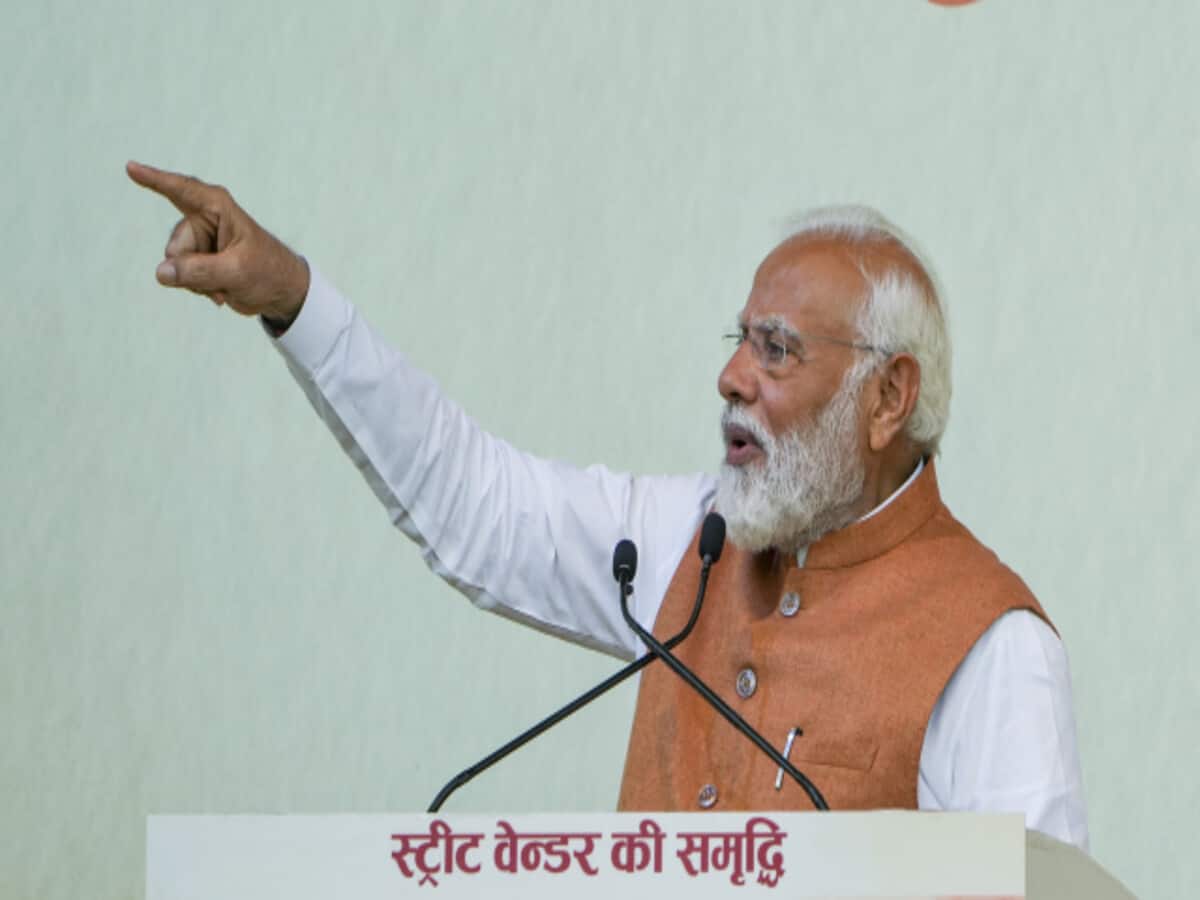 आतंक की सप्लाई करने वाले आज आटे के लिए संघर्ष कर रहे, PM मोदी ने पाकिस्तान को घेरा आतंक की सप्लाई करने वाले आज आटे के लिए संघर्ष कर रहे, PM मोदी ने पाकिस्तान को घेरा