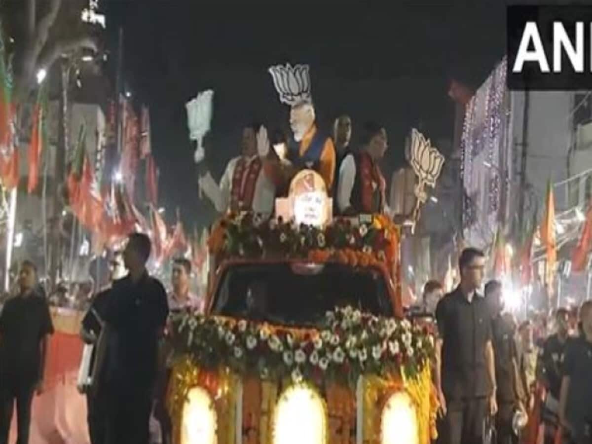 जबलपुर में पीएम मोदी के रोड शो में उमड़ा जनसैलाब, भीड़ इतनी की टूट गया मंच