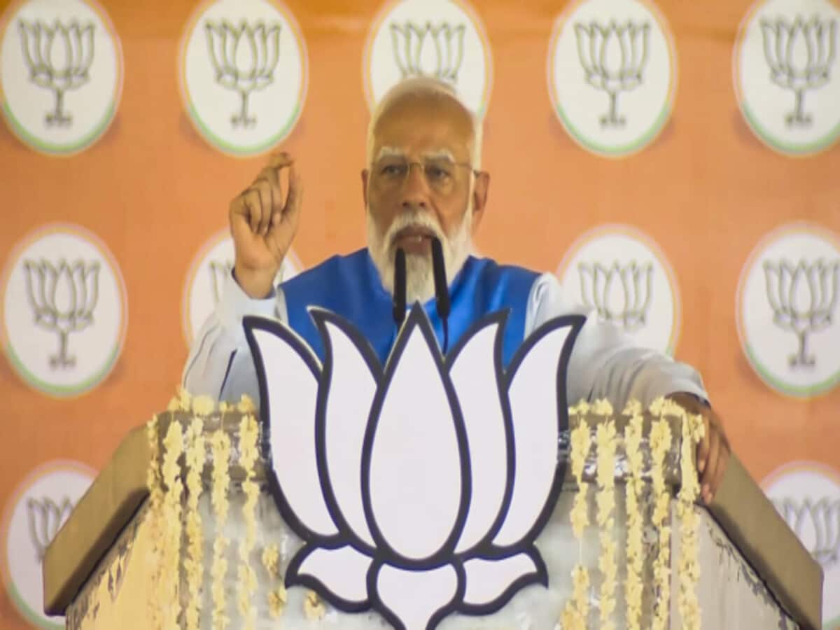 इतने सालों तक शाही जादूगर कहां छिपा था; पीएम मोदी की बात सुन लोग क्यों लगाने लगे ठहाके इतने सालों तक शाही जादूगर कहां छिपा था; पीएम मोदी की बात सुन लोग क्यों लगाने लगे ठहाके