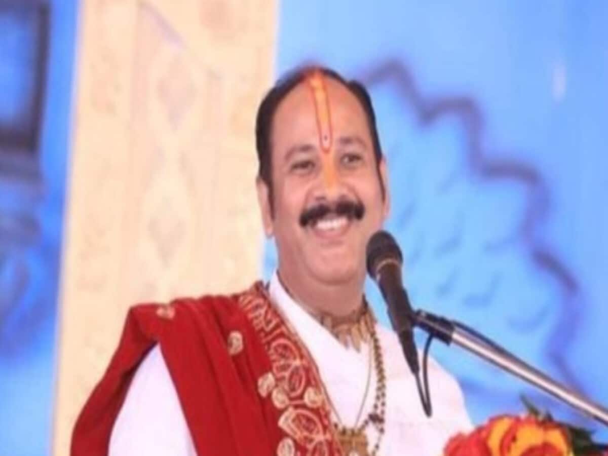 Pandit Pradeep Mishra suffered head injury upcoming katha cancelled Pandit Pradeep Mishra suffered head injury upcoming katha cancelled