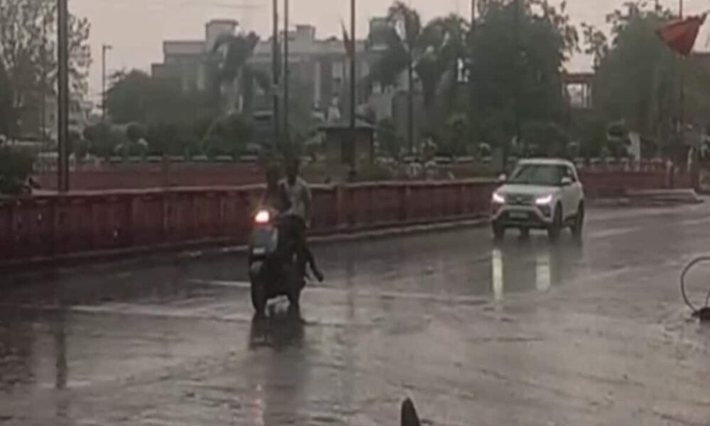 Rain accompanied by strong thunderstorm in Ujjain Chhindwara and Rajgarh