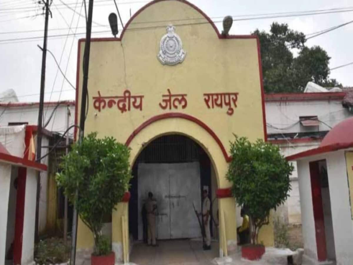 जमानत पर बाहर आए पूर्व कांग्रेसी का आरोप, रायपुर जेल से संचालित हो रहा महादेव सट्टा ऐप, घोटालेबाज मना रहे पिकनिक! जमानत पर बाहर आए पूर्व कांग्रेसी का आरोप, रायपुर जेल से संचालित हो रहा महादेव सट्टा ऐप, घोटालेबाज मना रहे पिकनिक!