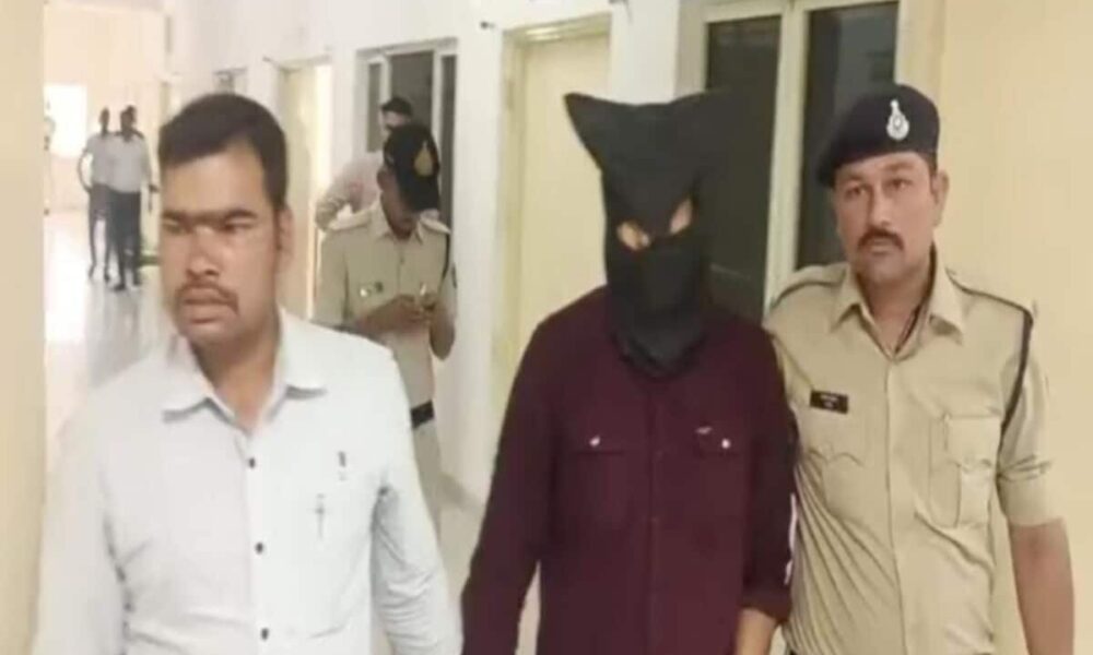 रतलाम में कोचिंग सेंटर संचालक की घिनौनी करतूत, अश्लील वीडियो से महिलाओं को कर रहा था ब्लैकमेल