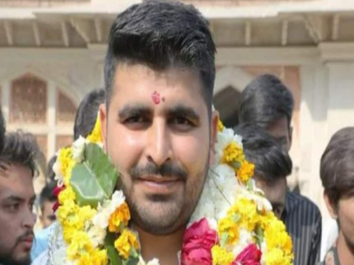 रविंद्र सिंह भाटी की मुश्किलें बढ़ीं, कांग्रेस ने दर्ज कराई शिकायत; जानिए क्या है मामला रविंद्र सिंह भाटी की मुश्किलें बढ़ीं, कांग्रेस ने दर्ज कराई शिकायत; जानिए क्या है मामला