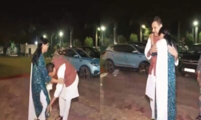 sanjay singh touched feet of sunita kejriwal after release from tihar jail video