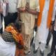 नामांकन दाखिल करने पहुंचे भाजपा-कांग्रेस प्रत्याशी हुए आमने-सामने, कांग्रेस की शशि ने पैर छूकर लिया भाजपा के महाराज का आशीर्वाद