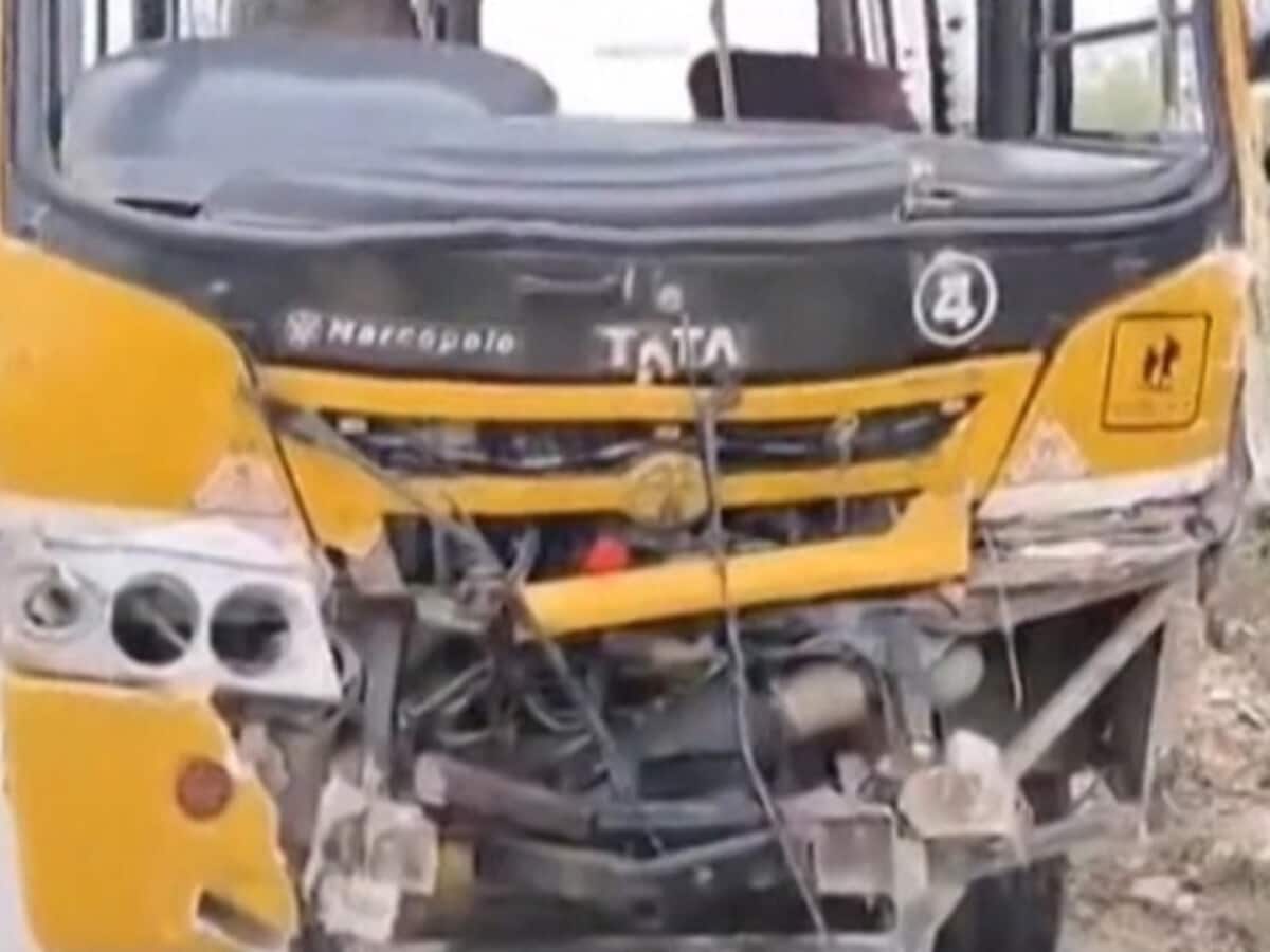 पंजाब के बरनाला में स्कूल बस और ट्रक में टक्कर, 14 बच्चों सहित 16 जख्मी पंजाब के बरनाला में स्कूल बस और ट्रक में टक्कर, 14 बच्चों सहित 16 जख्मी