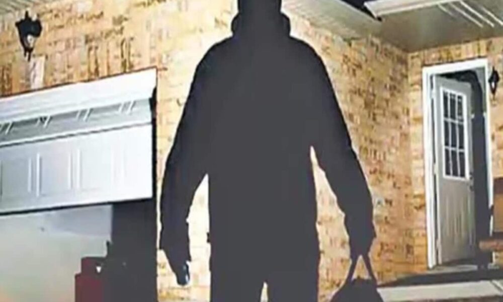 नकदी, आभूषण के साथ स्कूल बैग तक चुरा ले गए चोर, देहरादून में घर में चोरी कर फरार