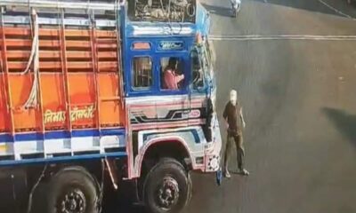 खरगोन में मंदिर जा रहे बुजुर्ग को रौंदते हुए निकल गया ट्रक, हादसे का VIDEO