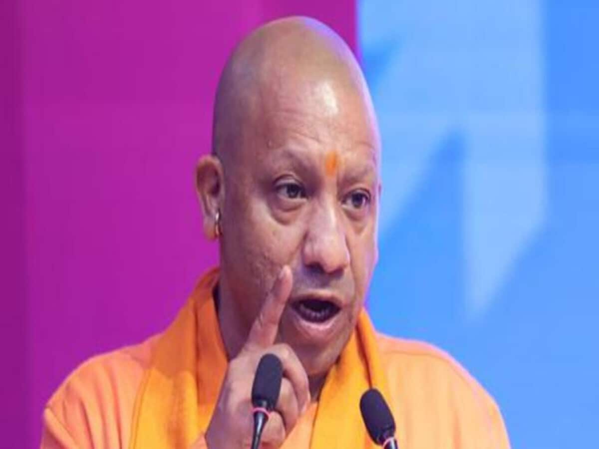 यूपी सीएम योगी आदित्यनाथ की अपराधियों को चेतावनी, कानून से जो करेगा खिलवाड़ उसका ‘राम-नाम सत्य’ यूपी सीएम योगी आदित्यनाथ की अपराधियों को चेतावनी, कानून से जो करेगा खिलवाड़ उसका ‘राम-नाम सत्य’