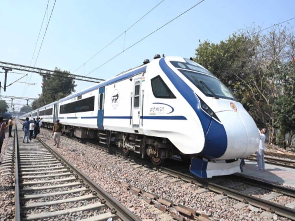 छत्तीसगढ़ से विशाखापट्टनम जाने में अब नहीं होगी दिक्कत, वंदे भारत में दुर्ग से सिर्फ 8 घंटे का होगा सफर, देखें टाईम टेबल छत्तीसगढ़ से विशाखापट्टनम जाने में अब नहीं होगी दिक्कत, वंदे भारत में दुर्ग से सिर्फ 8 घंटे का होगा सफर, देखें टाईम टेबल