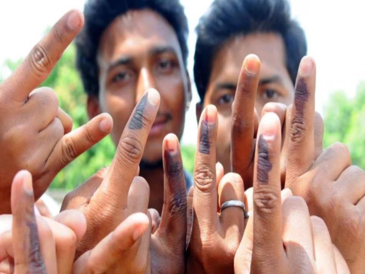 गहने से लेकर लैपटॉप तक, इस राज्य में वोट देने वालों को इन चीजों पर मिलेगी बंपर छूट; बस एक शर्त गहने से लेकर लैपटॉप तक, इस राज्य में वोट देने वालों को इन चीजों पर मिलेगी बंपर छूट; बस एक शर्त