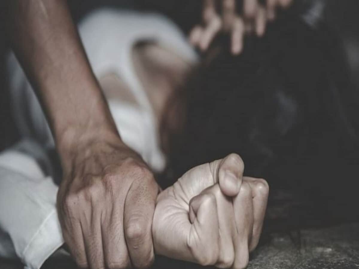 'सात लोगों ने गैंगरेप कर मर्डर किया', लापता बेटी का शव मिलने के बाद पिता का आरोप 'सात लोगों ने गैंगरेप कर मर्डर किया', लापता बेटी का शव मिलने के बाद पिता का आरोप