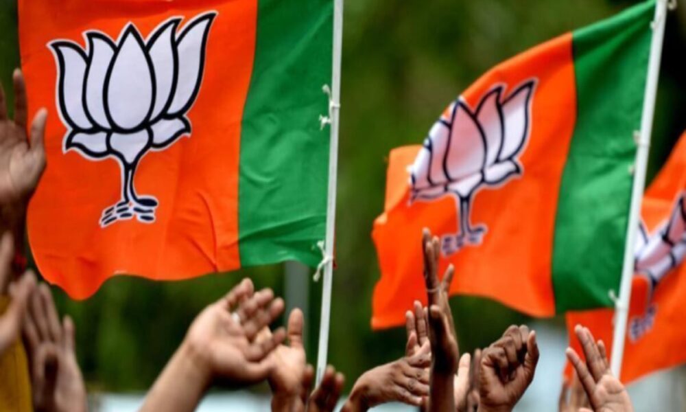 छत्तीसगढ़ में शुरु हुआ EVM बवाल, भाजपा बोली हार का बहाना ढूंढ रही कांग्रेस