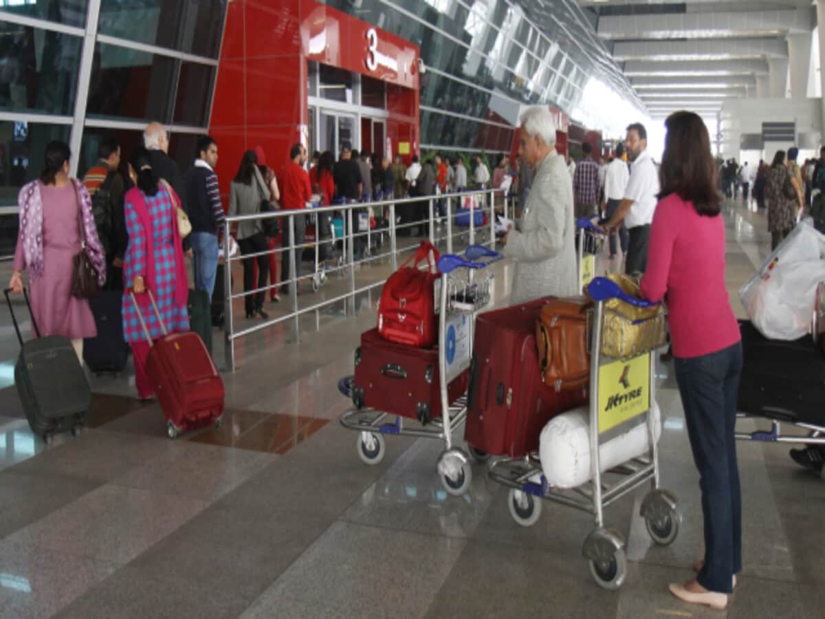 विदेशी महिला शरीर में खास जगह छुपाकर ला रही थी करोड़ों की ड्रग्स, दिल्ली एयरपोर्ट पर पकड़ा गई विदेशी महिला शरीर में खास जगह छुपाकर ला रही थी करोड़ों की ड्रग्स, दिल्ली एयरपोर्ट पर पकड़ा गई