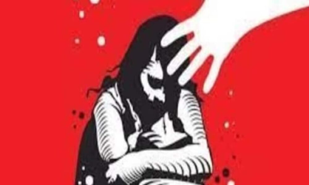 पहले ब्लैकमेल फिर किशोरी से सामूहिक दुष्कर्म, नाबालिग ने दोस्त के साथ मिलकर किया रेप