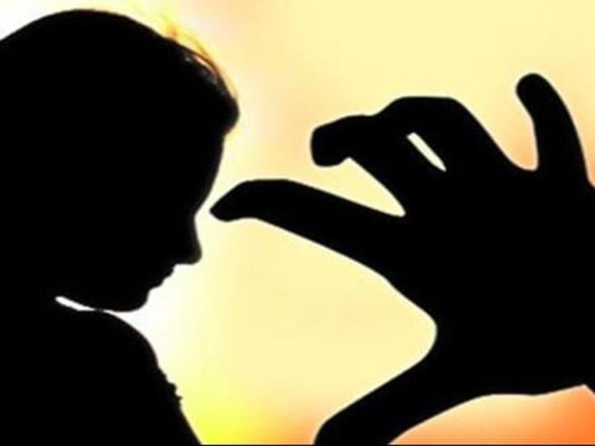 कोटा में छात्रा से छेड़छाड़ करने वाला शिक्षक गिरफ्तार, बना रहा था संबंध बनाने के लिए दबाव कोटा में छात्रा से छेड़छाड़ करने वाला शिक्षक गिरफ्तार, बना रहा था संबंध बनाने के लिए दबाव
