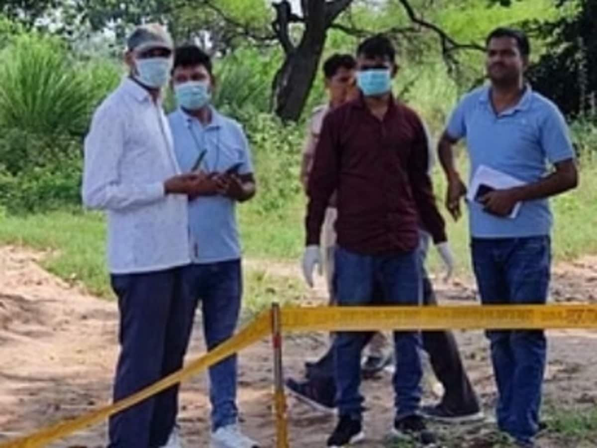 कोचिंग के लिए निकली दसवीं की छात्रा की हत्या, पोस्टमार्टम में गर्भवती मिली नाबालिग लड़की कोचिंग के लिए निकली दसवीं की छात्रा की हत्या, पोस्टमार्टम में गर्भवती मिली नाबालिग लड़की