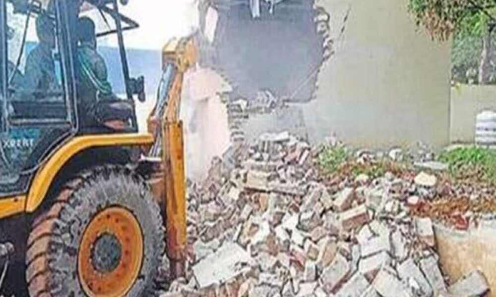 प्रयागराज में चलेगा रेलवे का बुलडोजर, 167 घरों को गिराकर बिछेगी नई लाइन