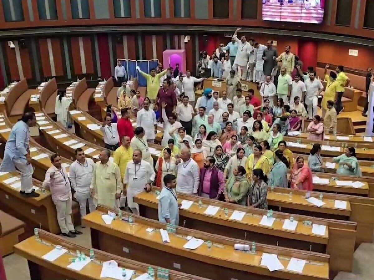 आखिरकार स्थगित हुआ MCD स्थायी समिति के 1 सदस्य का चुनाव, नई तारीख व समय की घोषणा बाद में होगी आखिरकार स्थगित हुआ MCD स्थायी समिति के 1 सदस्य का चुनाव, नई तारीख व समय की घोषणा बाद में होगी