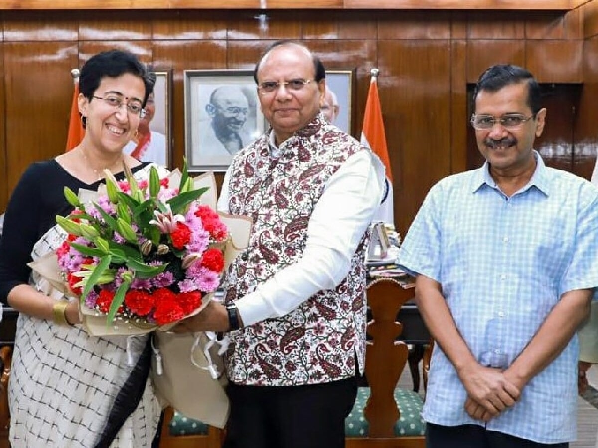 राष्ट्रपति ने स्वीकार किया केजरीवाल का इस्तीफा, आज मुख्यमंत्री पद की शपथ लेंगी आतिशी राष्ट्रपति ने स्वीकार किया केजरीवाल का इस्तीफा, आज मुख्यमंत्री पद की शपथ लेंगी आतिशी