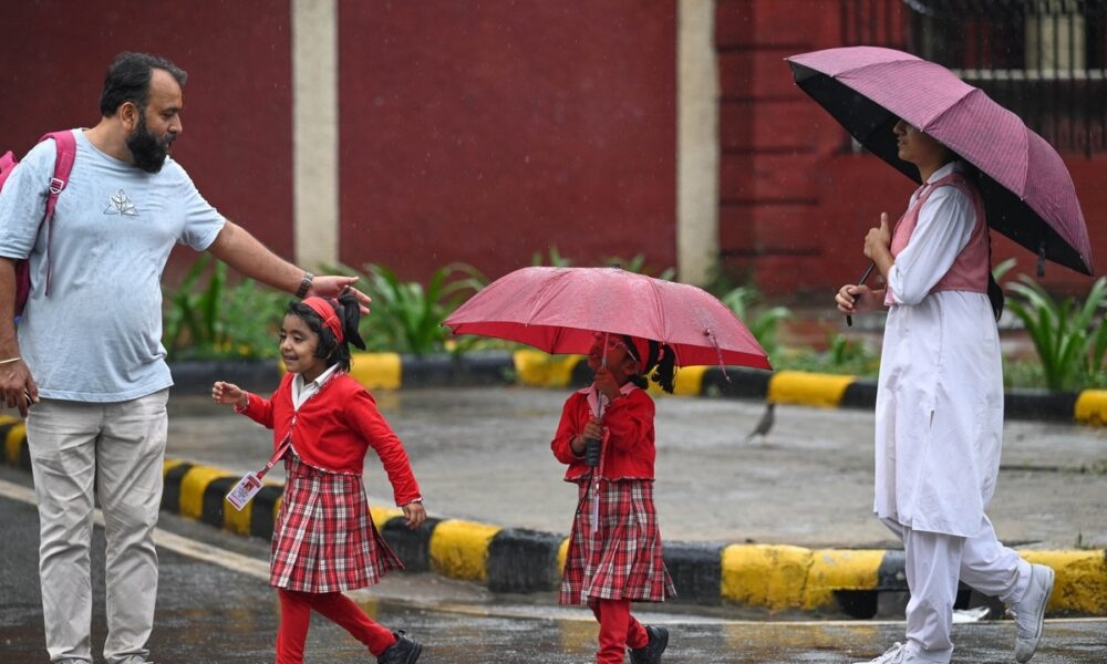 UP से कब तक विदा होगा मॉनसून, दिल्ली में भी सूखा; आज 10 राज्यों में बारिश, मौसम न्यूज़