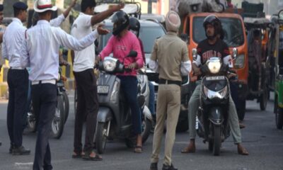 1 हजार रुपये की रिश्वत के लिए गंवाई नौकरी, गुरुग्राम में कैब ड्राइवर से घूस लेने वाले 2 पुलिस वाले बर्खास्त