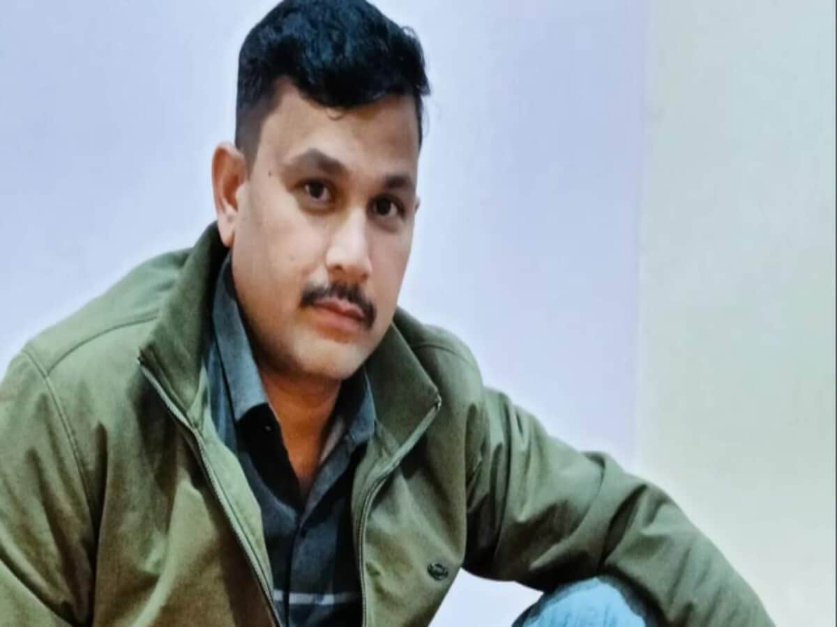 बेकाबू कंटेनर ने ASP की खड़ी कार में मारी टक्कर, पत्नी और बच्चा घायल; सिपाही की मौके पर मौत, मध्य प्रदेश न्यूज़ बेकाबू कंटेनर ने ASP की खड़ी कार में मारी टक्कर, पत्नी और बच्चा घायल; सिपाही की मौके पर मौत, मध्य प्रदेश न्यूज़