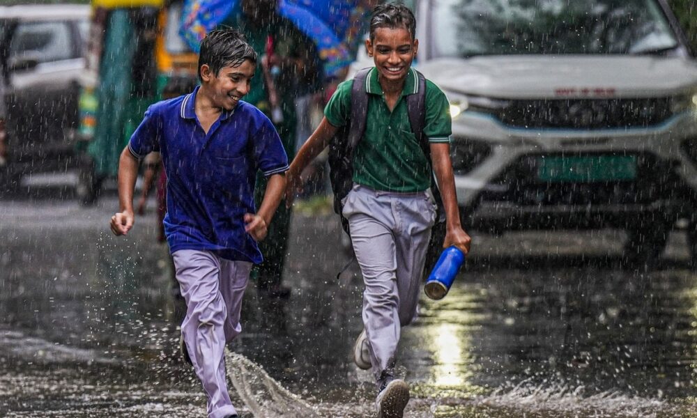 बारिश के लिए हो जाएं तैयार, 4 राज्यों में बदलेगा मौसम; बंगाल की खाड़ी में मची उथल-पुथल, मौसम न्यूज़