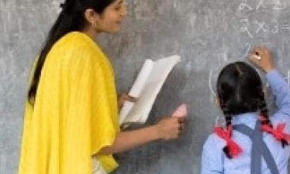 82 बीईओ पर निलंबन की तलवार लटकी, शिक्षकों के वेतन वृद्धि को रोकने का मामला