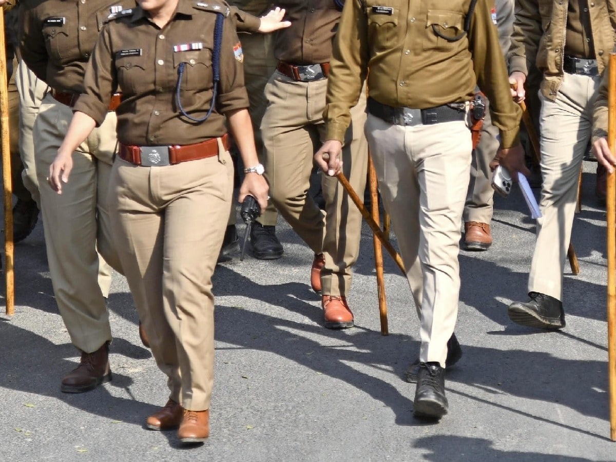 मंदसौर में मिलाद-उन-नबी जुलूस के दौरान हंगामा, पथराव-हमले का आरोप, CCTV फुटेज की जांच मंदसौर में मिलाद-उन-नबी जुलूस के दौरान हंगामा, पथराव-हमले का आरोप, CCTV फुटेज की जांच