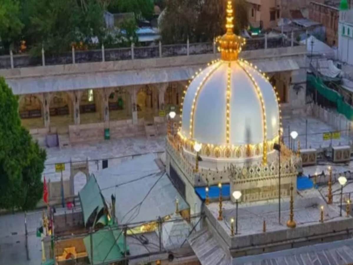 शिव मंदिर के ऊपर बनी है अजमेर दरगाह, तहखाने में महादेव की छवि; कोर्ट में हिंदू सेना का दावा शिव मंदिर के ऊपर बनी है अजमेर दरगाह, तहखाने में महादेव की छवि; कोर्ट में हिंदू सेना का दावा