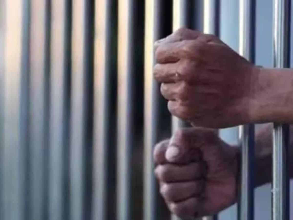 पॉक्सो कोर्ट का बड़ा फैसला, जेल में बीतेगी गैंगरेप के 3 आरोपियों की जिंदगी; जुर्माना भी लगाया पॉक्सो कोर्ट का बड़ा फैसला, जेल में बीतेगी गैंगरेप के 3 आरोपियों की जिंदगी; जुर्माना भी लगाया
